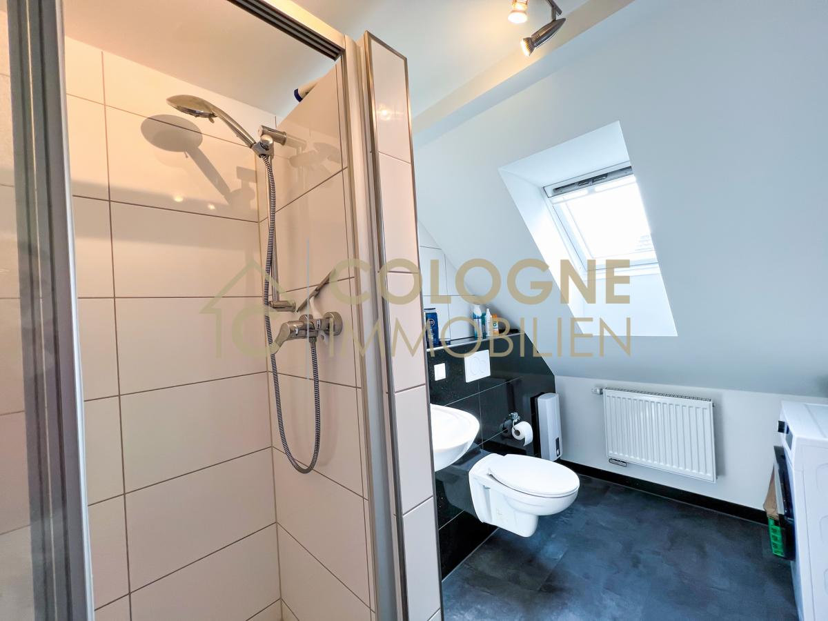 Bad mit Dusche DG