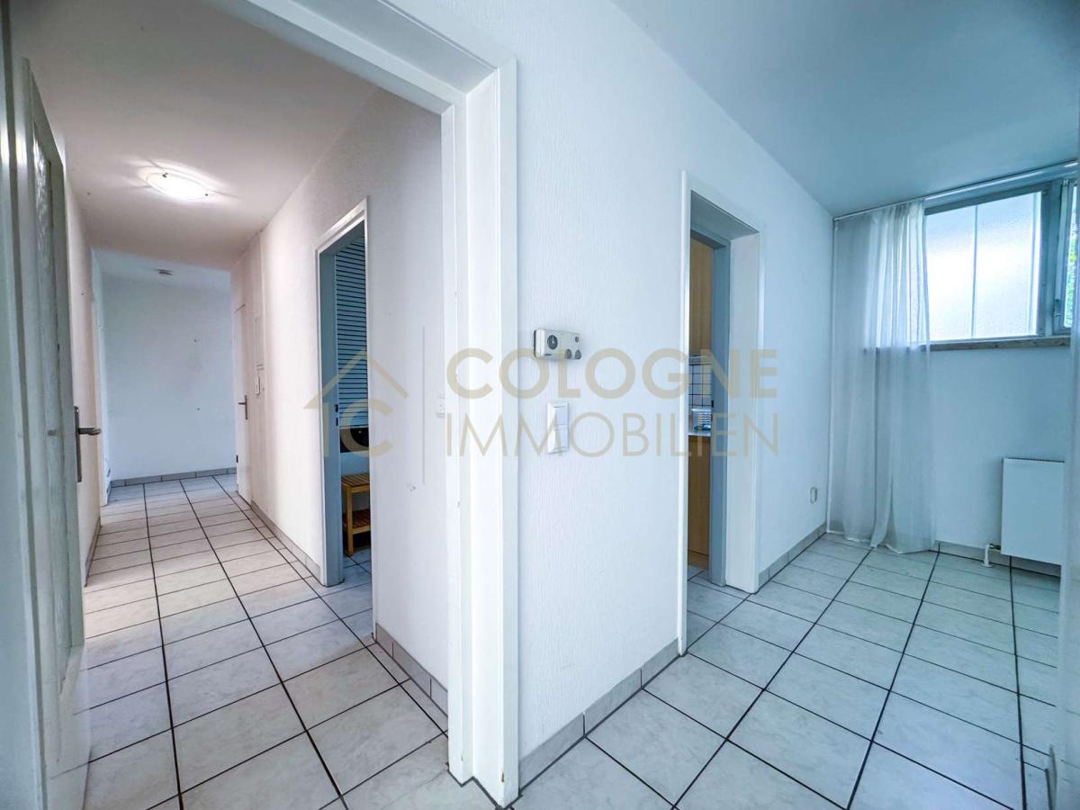 Durchgang zwischen Küche, Ess- und Wohnzimmer