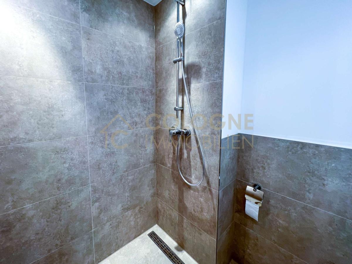 Walk-In Dusche mit Regendusche