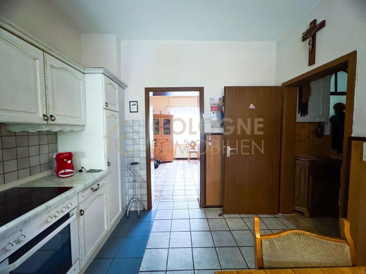 Küche mit Durchgang in das Esszimmer