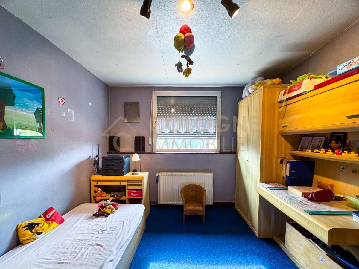 Arbeits-/erstes Kinderzimmer im Dachgeschoss