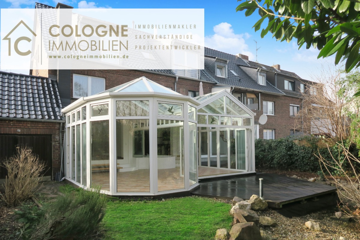 Gartenansicht mit Wintergarten