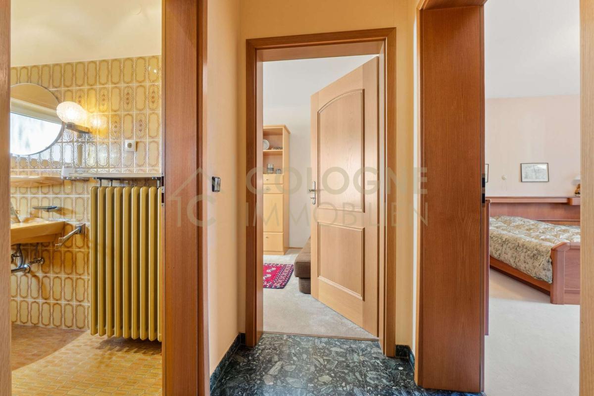 Flurstück zwischen dem Badezimmer, zweiten Kinderzimmer und Elternschlafzimmer