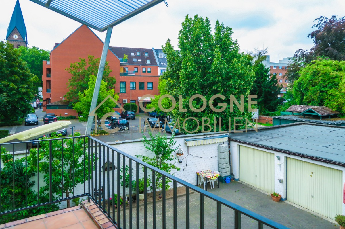 Überdachter Balkon mit Weitblick