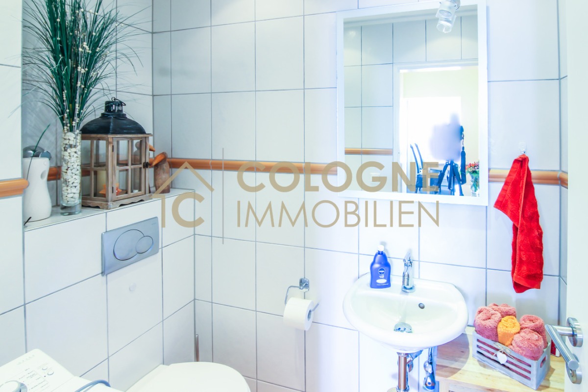 Gäste-WC mit Waschmaschinenplatz