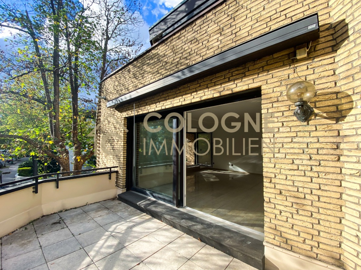 Frontbalkon mit Markise
