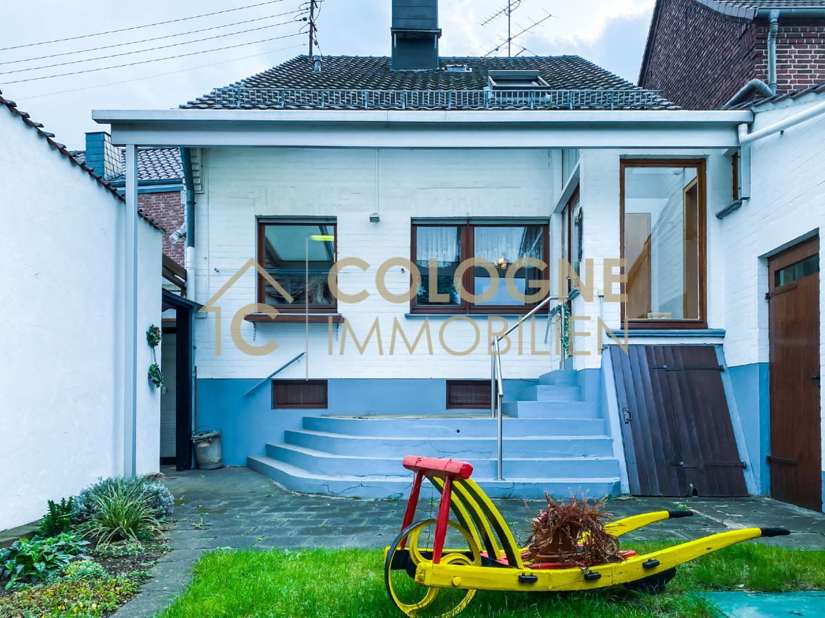 Rückansicht mit überdachter Terrasse
