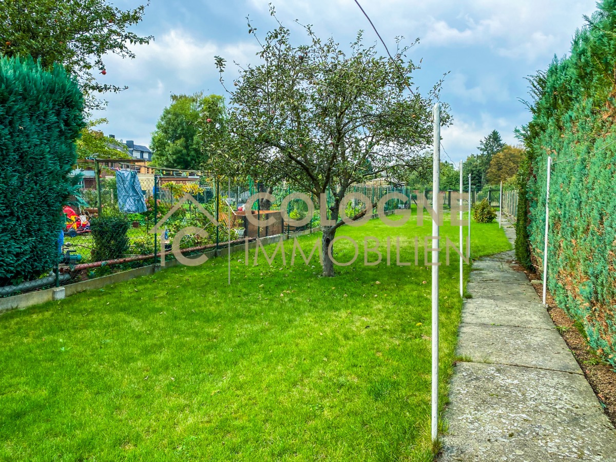 Übergroße weitere anschließende Gartenfläche