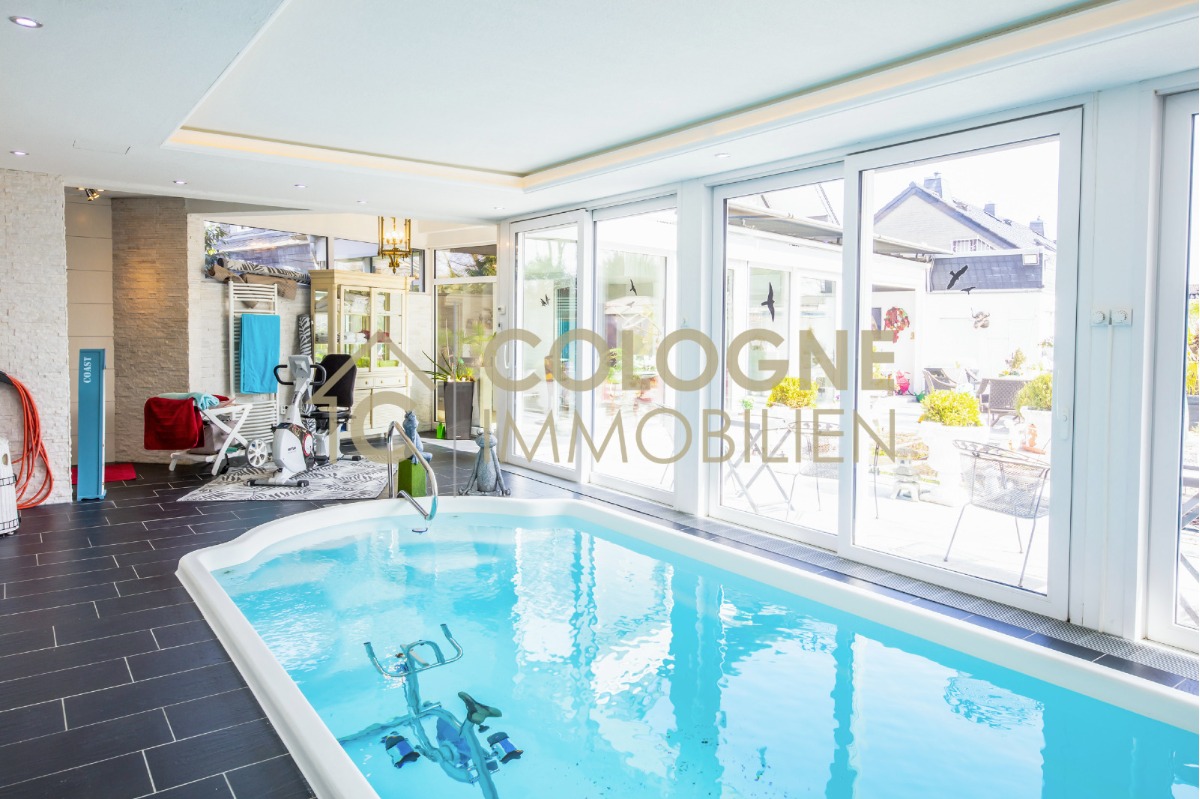Indoor-Pool mit Jetstream