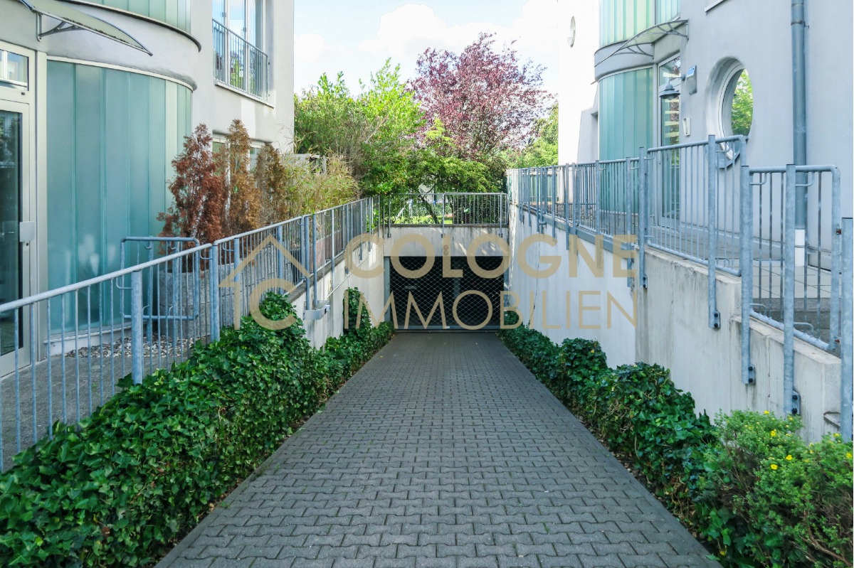 Tiefgaragenabfahrt
