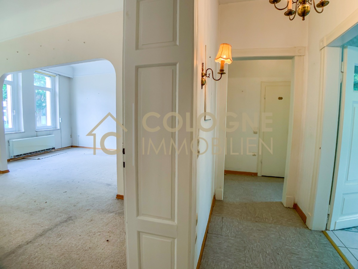EG-Wohneinheit mit Ess- und Wohnzimmer, Küche, Schlafzimmer und einem Duschbad