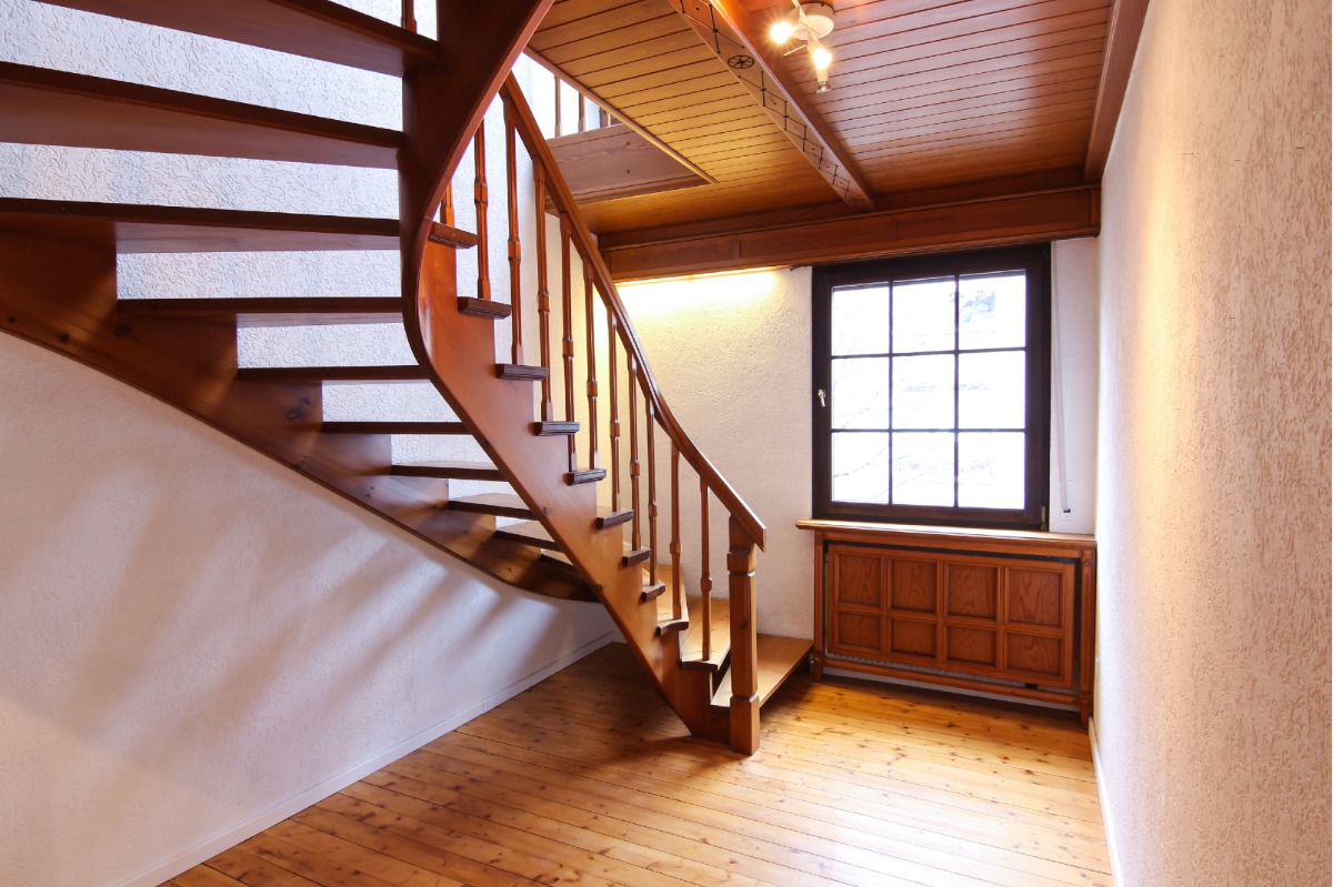 Treppenaufgang zum STUDIO (Dachgeschoss)
