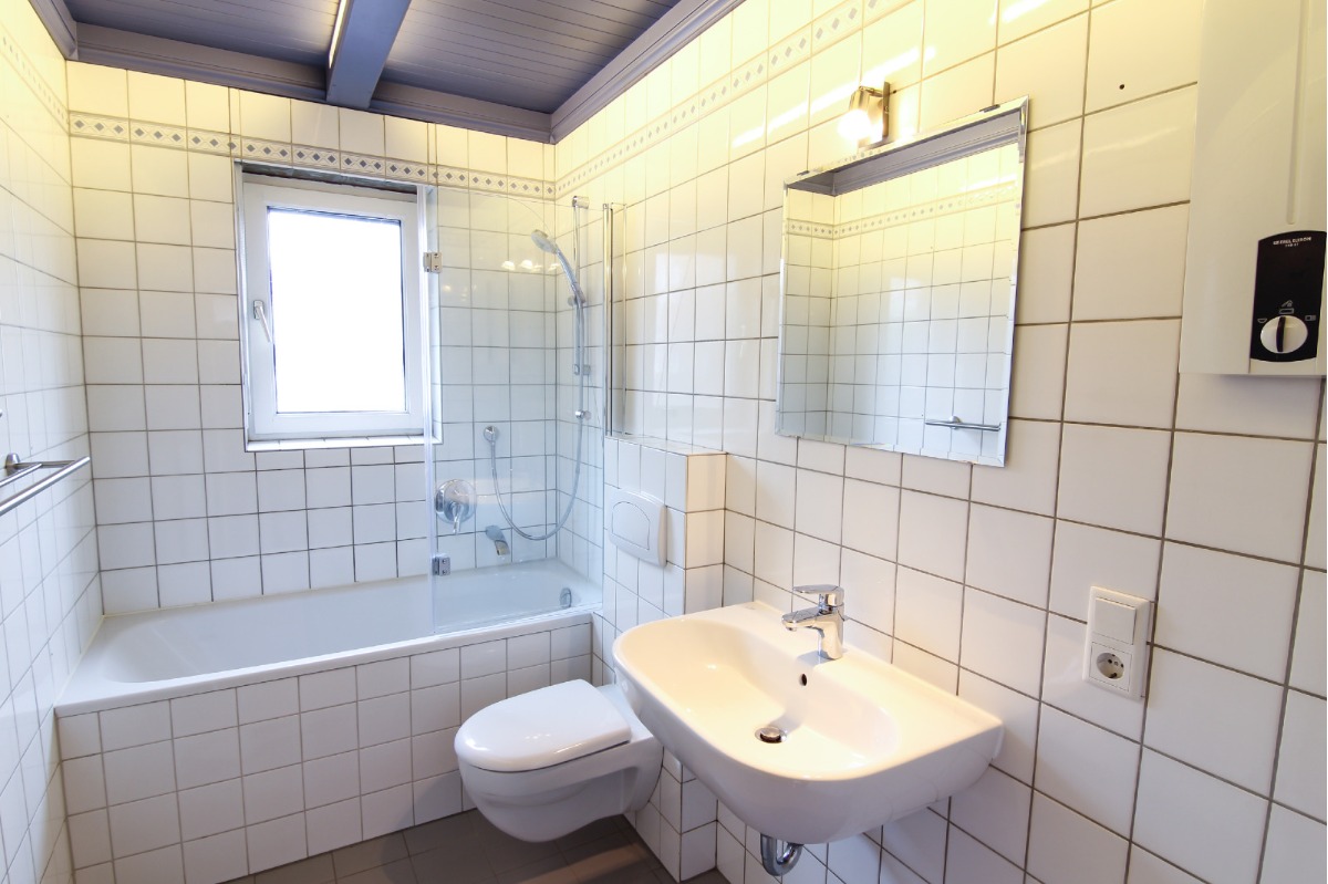 Badezimmer mit Badewanne