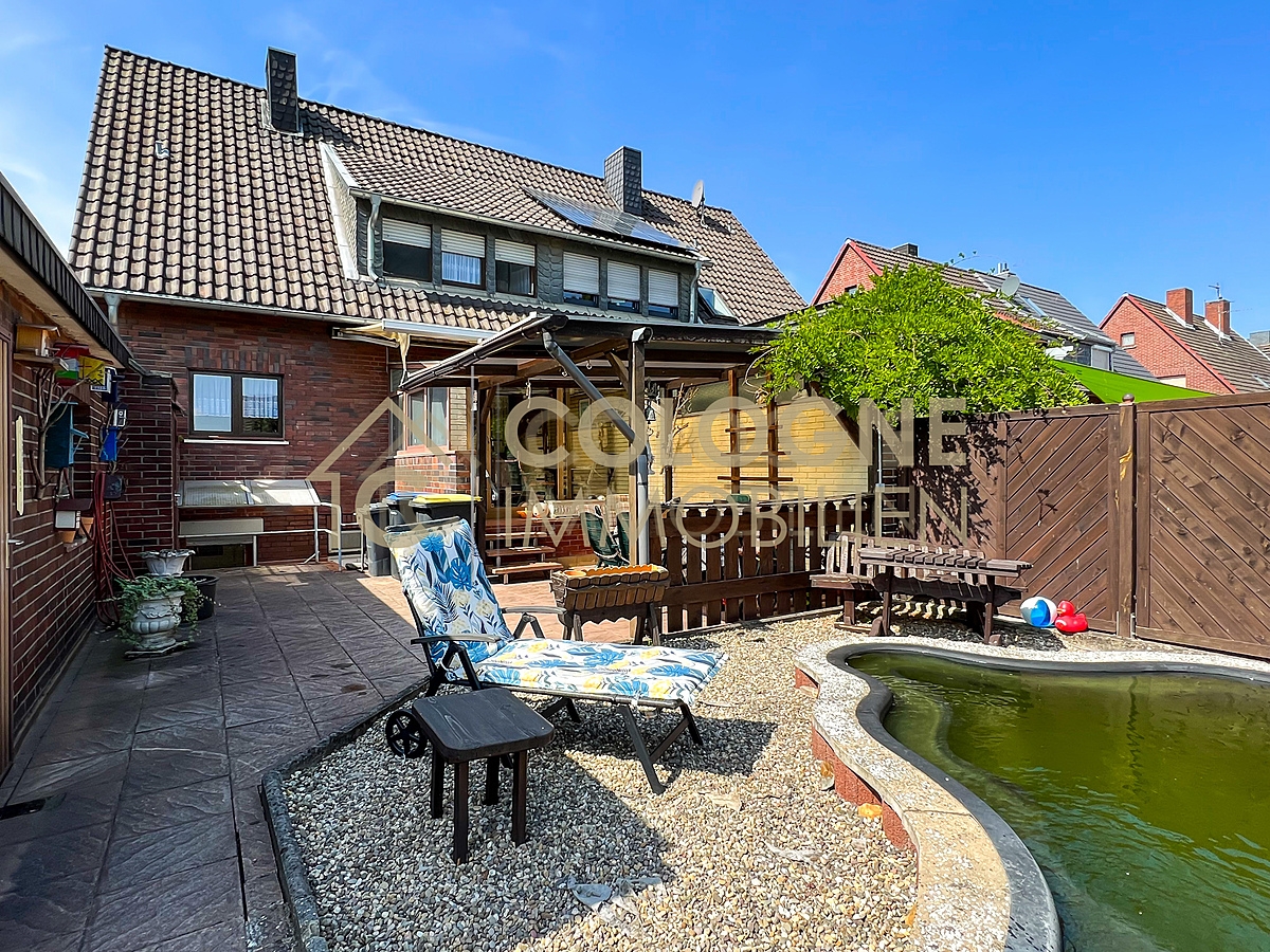 Rückansicht mit Terrasse
