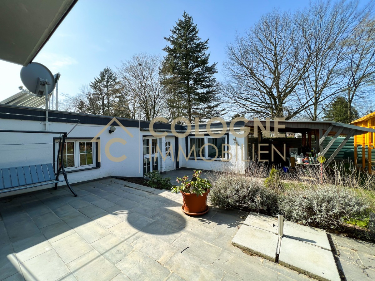 Anbau (altes Schwimmbad) und Terrasse