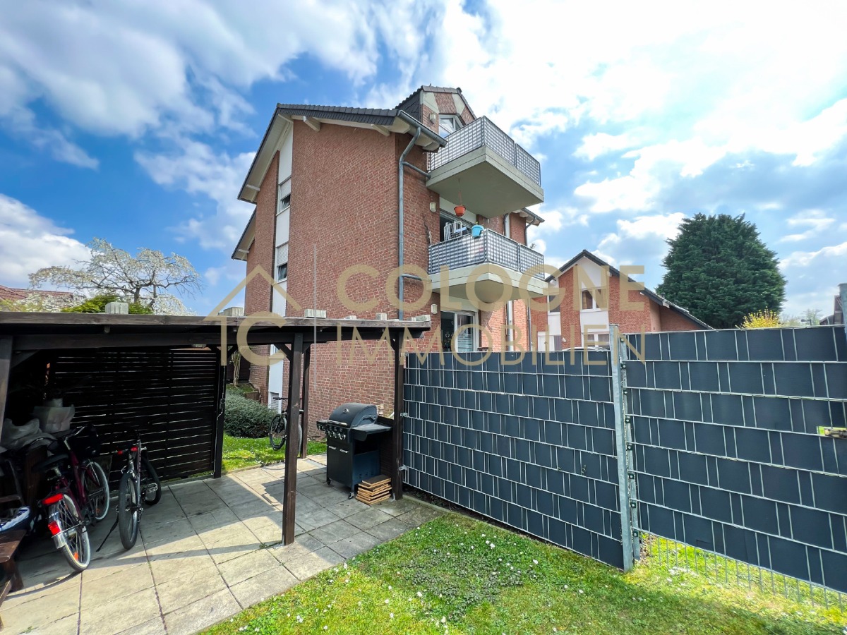 Gartenbereich mit Wiese und überdachten Abstell- u. Grillbereich 2
