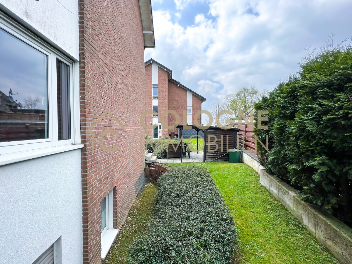 Aussenansicht: Seitenansicht des Hauses