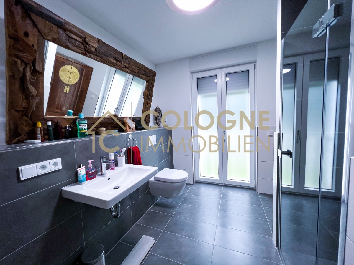 Badezimmer mit Dusche
